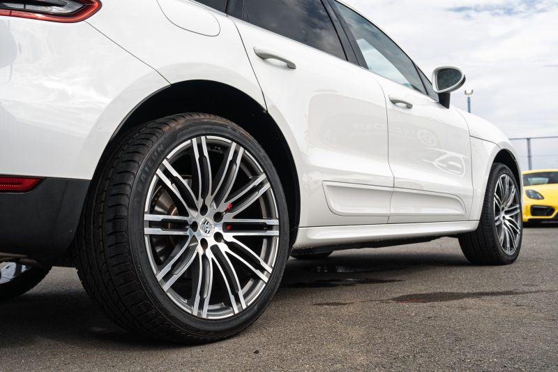 ポルシェ マカン S　ﾍﾞｰｼﾞｭﾊｰﾌﾚｻﾞｰｼｰﾄ ｼｰﾄﾋｰﾀｰ ﾊﾟﾉﾗﾏSR ｸﾗﾘｵﾝﾅﾋﾞTV ｴﾝﾄﾘｰD PDLS ﾊﾟｰｸｾﾝｻｰ BOSE ﾊﾟﾄﾞﾙ 911ﾀｰﾎﾞﾃﾞｻﾞｲﾝ21AW　2年保証