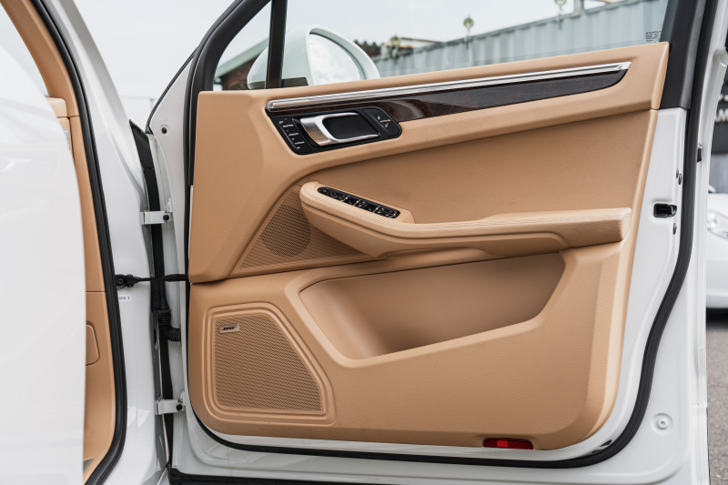 ポルシェ マカン S　ﾍﾞｰｼﾞｭﾊｰﾌﾚｻﾞｰｼｰﾄ ｼｰﾄﾋｰﾀｰ ﾊﾟﾉﾗﾏSR ｸﾗﾘｵﾝﾅﾋﾞTV ｴﾝﾄﾘｰD PDLS ﾊﾟｰｸｾﾝｻｰ BOSE ﾊﾟﾄﾞﾙ 911ﾀｰﾎﾞﾃﾞｻﾞｲﾝ21AW　2年保証