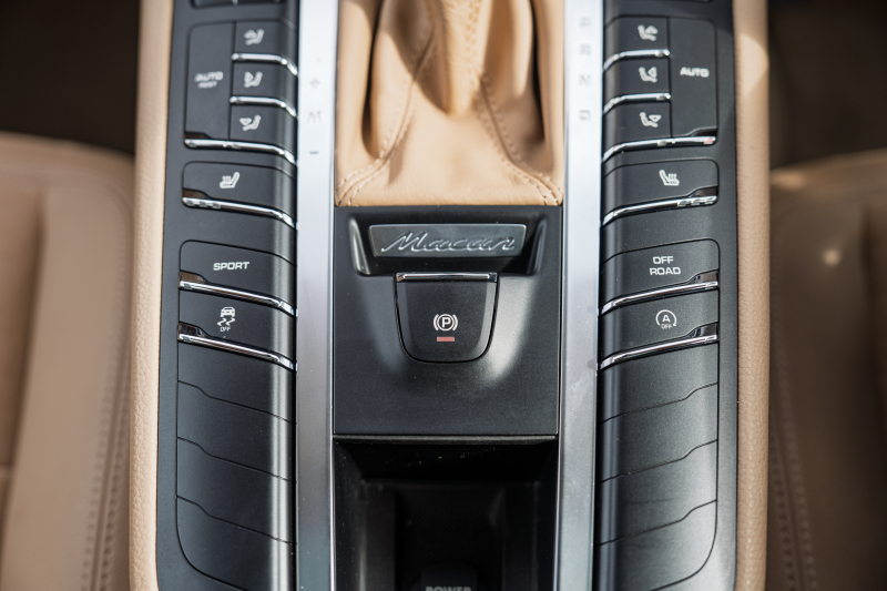 ポルシェ マカン S　ﾍﾞｰｼﾞｭﾊｰﾌﾚｻﾞｰｼｰﾄ ｼｰﾄﾋｰﾀｰ ﾊﾟﾉﾗﾏSR ｸﾗﾘｵﾝﾅﾋﾞTV ｴﾝﾄﾘｰD PDLS ﾊﾟｰｸｾﾝｻｰ BOSE ﾊﾟﾄﾞﾙ 911ﾀｰﾎﾞﾃﾞｻﾞｲﾝ21AW　2年保証