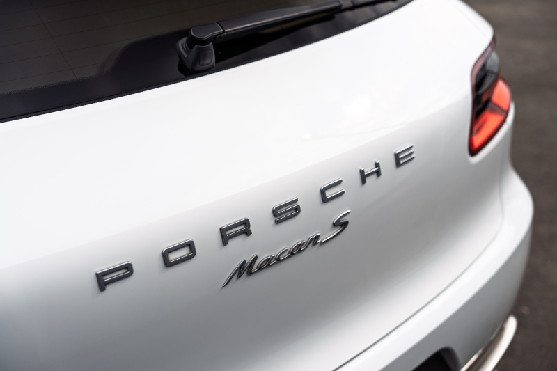 ポルシェ マカン S　ﾍﾞｰｼﾞｭﾊｰﾌﾚｻﾞｰｼｰﾄ ｼｰﾄﾋｰﾀｰ ﾊﾟﾉﾗﾏSR ｸﾗﾘｵﾝﾅﾋﾞTV ｴﾝﾄﾘｰD PDLS ﾊﾟｰｸｾﾝｻｰ BOSE ﾊﾟﾄﾞﾙ 911ﾀｰﾎﾞﾃﾞｻﾞｲﾝ21AW　2年保証