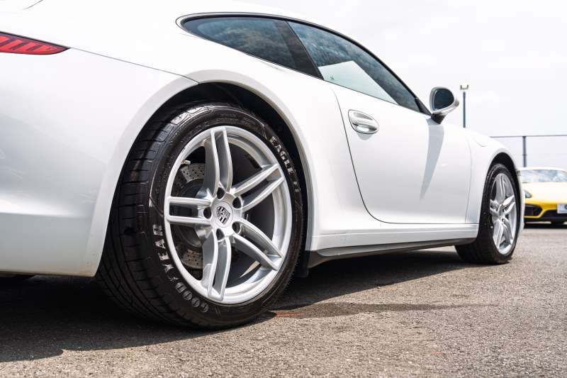 ポルシェ 911(Type991.1) ｶﾚﾗ4　MY16 ﾌﾞﾗｯｸﾚｻﾞｰｽﾎﾟｰﾂｼｰﾄ ｼｰﾄﾋｰﾀｰ ﾅﾋﾞTV ｽﾎﾟｰﾂﾃﾞｻﾞｲﾝｽﾃｱ 電格ﾐﾗｰ ｷｾﾉﾝ ｵｰﾄｴｱｺﾝ ｶﾚﾗ19ｲﾝﾁAW 　2年保証