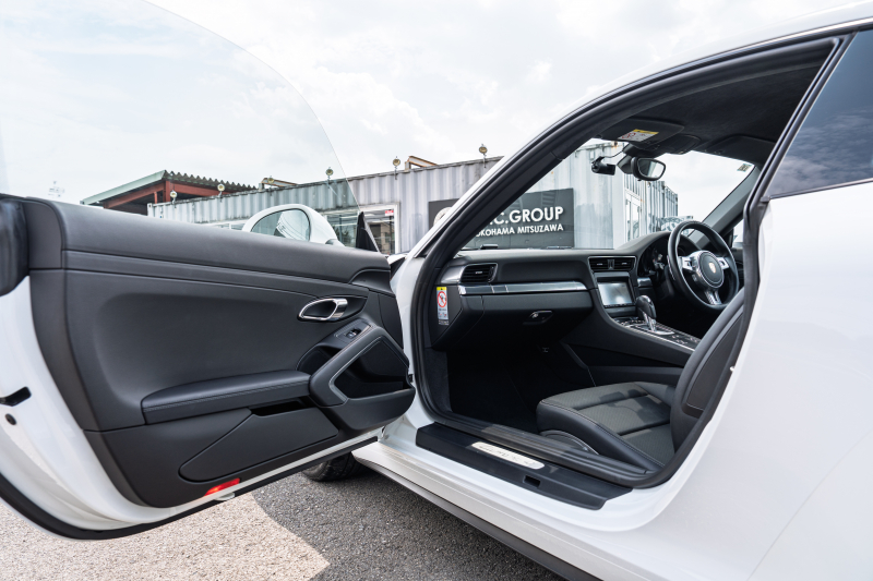 ポルシェ 911(Type991.1) ｶﾚﾗ4　MY16 ﾌﾞﾗｯｸﾚｻﾞｰｽﾎﾟｰﾂｼｰﾄ ｼｰﾄﾋｰﾀｰ ﾅﾋﾞTV ｽﾎﾟｰﾂﾃﾞｻﾞｲﾝｽﾃｱ 電格ﾐﾗｰ ｷｾﾉﾝ ｵｰﾄｴｱｺﾝ ｶﾚﾗ19ｲﾝﾁAW 　2年保証