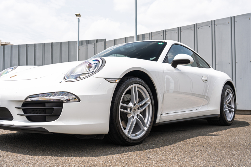 ポルシェ 911(Type991.1) ｶﾚﾗ4　MY16 ﾌﾞﾗｯｸﾚｻﾞｰｽﾎﾟｰﾂｼｰﾄ ｼｰﾄﾋｰﾀｰ ﾅﾋﾞTV ｽﾎﾟｰﾂﾃﾞｻﾞｲﾝｽﾃｱ 電格ﾐﾗｰ ｷｾﾉﾝ ｵｰﾄｴｱｺﾝ ｶﾚﾗ19ｲﾝﾁAW 　2年保証