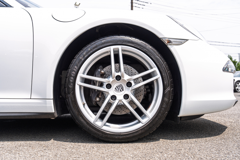 ポルシェ 911(Type991.1) ｶﾚﾗ4　MY16 ﾌﾞﾗｯｸﾚｻﾞｰｽﾎﾟｰﾂｼｰﾄ ｼｰﾄﾋｰﾀｰ ﾅﾋﾞTV ｽﾎﾟｰﾂﾃﾞｻﾞｲﾝｽﾃｱ 電格ﾐﾗｰ ｷｾﾉﾝ ｵｰﾄｴｱｺﾝ ｶﾚﾗ19ｲﾝﾁAW 　2年保証