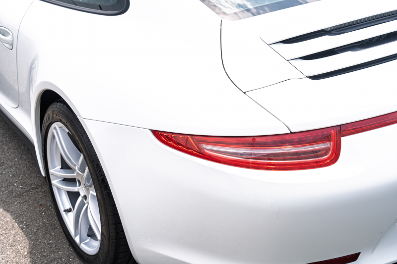 ポルシェ 911(Type991.1) ｶﾚﾗ4　MY16 ﾌﾞﾗｯｸﾚｻﾞｰｽﾎﾟｰﾂｼｰﾄ ｼｰﾄﾋｰﾀｰ ﾅﾋﾞTV ｽﾎﾟｰﾂﾃﾞｻﾞｲﾝｽﾃｱ 電格ﾐﾗｰ ｷｾﾉﾝ ｵｰﾄｴｱｺﾝ ｶﾚﾗ19ｲﾝﾁAW 　2年保証