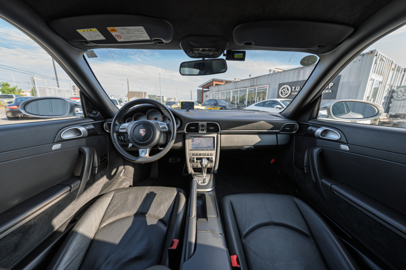 ポルシェ 911(Type997) ｶﾚﾗ4S　ﾌﾞﾗｯｸﾚｻﾞｰｼｰﾄ ｼｰﾄﾋｰﾀｰ ｸﾗﾘｵﾝﾅﾋﾞ ﾌﾙｾｸﾞTV PASM ｶﾚﾗS19ｲﾝﾁAW ｷｾﾉﾝﾍｯﾄﾞﾗｲﾄ ｵｰﾄｴｱｺﾝ PSM ﾊﾞｯｸｶﾒﾗ F/Rﾌｫｸﾞ　2年保証