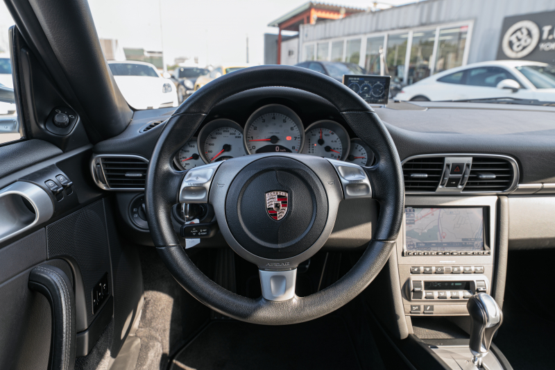 ポルシェ 911(Type997) ｶﾚﾗ4S　ﾌﾞﾗｯｸﾚｻﾞｰｼｰﾄ ｼｰﾄﾋｰﾀｰ ｸﾗﾘｵﾝﾅﾋﾞ ﾌﾙｾｸﾞTV PASM ｶﾚﾗS19ｲﾝﾁAW ｷｾﾉﾝﾍｯﾄﾞﾗｲﾄ ｵｰﾄｴｱｺﾝ PSM ﾊﾞｯｸｶﾒﾗ F/Rﾌｫｸﾞ　2年保証