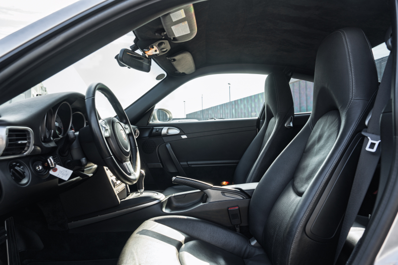 ポルシェ 911(Type997) ｶﾚﾗ4S　ﾌﾞﾗｯｸﾚｻﾞｰｼｰﾄ ｼｰﾄﾋｰﾀｰ ｸﾗﾘｵﾝﾅﾋﾞ ﾌﾙｾｸﾞTV PASM ｶﾚﾗS19ｲﾝﾁAW ｷｾﾉﾝﾍｯﾄﾞﾗｲﾄ ｵｰﾄｴｱｺﾝ PSM ﾊﾞｯｸｶﾒﾗ F/Rﾌｫｸﾞ　2年保証