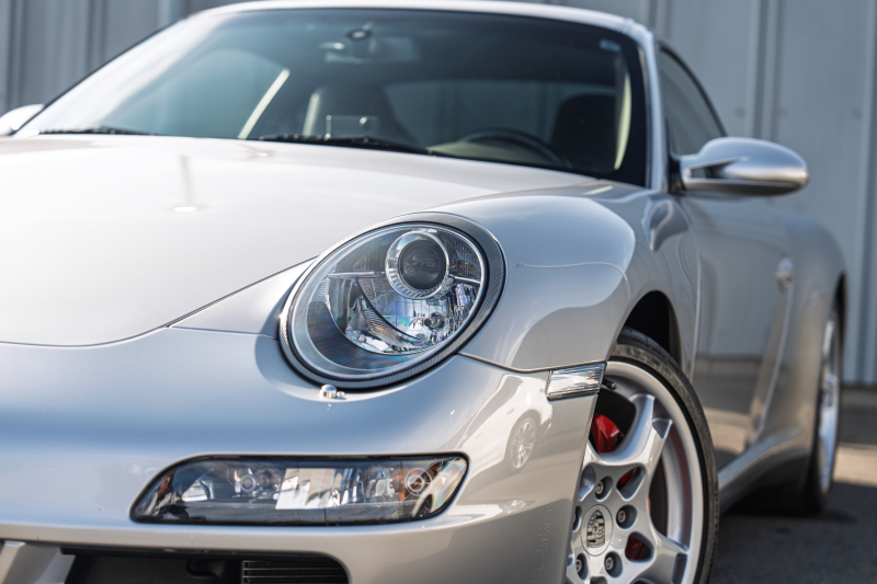 ポルシェ 911(Type997) ｶﾚﾗ4S　ﾌﾞﾗｯｸﾚｻﾞｰｼｰﾄ ｼｰﾄﾋｰﾀｰ ｸﾗﾘｵﾝﾅﾋﾞ ﾌﾙｾｸﾞTV PASM ｶﾚﾗS19ｲﾝﾁAW ｷｾﾉﾝﾍｯﾄﾞﾗｲﾄ ｵｰﾄｴｱｺﾝ PSM ﾊﾞｯｸｶﾒﾗ F/Rﾌｫｸﾞ　2年保証