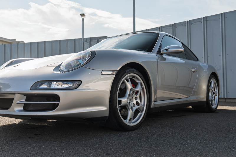 ポルシェ 911(Type997) ｶﾚﾗ4S　ﾌﾞﾗｯｸﾚｻﾞｰｼｰﾄ ｼｰﾄﾋｰﾀｰ ｸﾗﾘｵﾝﾅﾋﾞ ﾌﾙｾｸﾞTV PASM ｶﾚﾗS19ｲﾝﾁAW ｷｾﾉﾝﾍｯﾄﾞﾗｲﾄ ｵｰﾄｴｱｺﾝ PSM ﾊﾞｯｸｶﾒﾗ F/Rﾌｫｸﾞ　2年保証