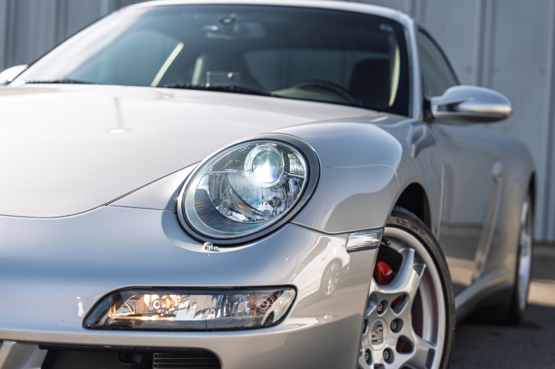 ポルシェ 911(Type997) ｶﾚﾗ4S　ﾌﾞﾗｯｸﾚｻﾞｰｼｰﾄ ｼｰﾄﾋｰﾀｰ ｸﾗﾘｵﾝﾅﾋﾞ ﾌﾙｾｸﾞTV PASM ｶﾚﾗS19ｲﾝﾁAW ｷｾﾉﾝﾍｯﾄﾞﾗｲﾄ ｵｰﾄｴｱｺﾝ PSM ﾊﾞｯｸｶﾒﾗ F/Rﾌｫｸﾞ　2年保証