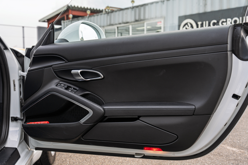 ポルシェ 911(Type991.2) ｶﾚﾗ　MY17 後期ﾓﾃﾞﾙ ﾌﾞﾗｯｸﾚｻﾞｰｼｰﾄ ｼｰﾄﾋｰﾀｰ PCMﾅﾋﾞ ﾌﾙｾｸﾞTV AppleCarPlay PASM ﾊﾟﾄﾞﾙｼﾌﾄ ｷｾﾉﾝ ﾊﾟｰｸｱｼｽﾄ TPM ｶﾚﾗ19ｲﾝﾁAW　2年保証