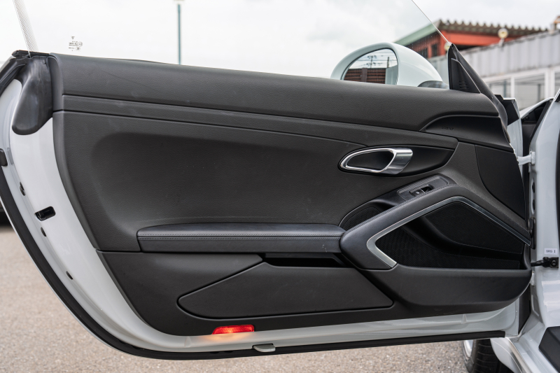 ポルシェ 911(Type991.2) ｶﾚﾗ　MY17 後期ﾓﾃﾞﾙ ﾌﾞﾗｯｸﾚｻﾞｰｼｰﾄ ｼｰﾄﾋｰﾀｰ PCMﾅﾋﾞ ﾌﾙｾｸﾞTV AppleCarPlay PASM ﾊﾟﾄﾞﾙｼﾌﾄ ｷｾﾉﾝ ﾊﾟｰｸｱｼｽﾄ TPM ｶﾚﾗ19ｲﾝﾁAW　2年保証