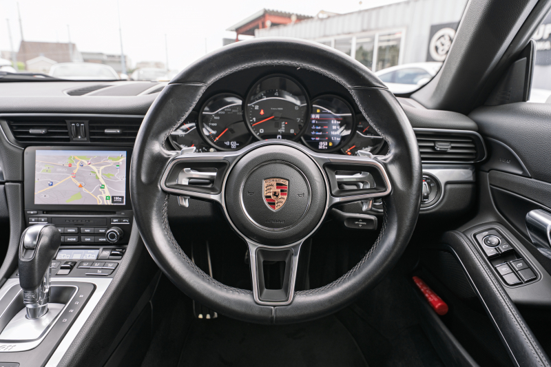 ポルシェ 911(Type991.2) ｶﾚﾗ　MY17 後期ﾓﾃﾞﾙ ﾌﾞﾗｯｸﾚｻﾞｰｼｰﾄ ｼｰﾄﾋｰﾀｰ PCMﾅﾋﾞ ﾌﾙｾｸﾞTV AppleCarPlay PASM ﾊﾟﾄﾞﾙｼﾌﾄ ｷｾﾉﾝ ﾊﾟｰｸｱｼｽﾄ TPM ｶﾚﾗ19ｲﾝﾁAW　2年保証