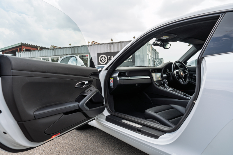 ポルシェ 911(Type991.2) ｶﾚﾗ　MY17 後期ﾓﾃﾞﾙ ﾌﾞﾗｯｸﾚｻﾞｰｼｰﾄ ｼｰﾄﾋｰﾀｰ PCMﾅﾋﾞ ﾌﾙｾｸﾞTV AppleCarPlay PASM ﾊﾟﾄﾞﾙｼﾌﾄ ｷｾﾉﾝ ﾊﾟｰｸｱｼｽﾄ TPM ｶﾚﾗ19ｲﾝﾁAW　2年保証