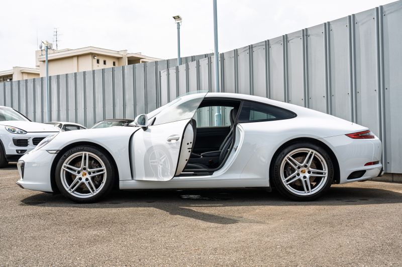 ポルシェ 911(Type991.2) ｶﾚﾗ　MY17 後期ﾓﾃﾞﾙ ﾌﾞﾗｯｸﾚｻﾞｰｼｰﾄ ｼｰﾄﾋｰﾀｰ PCMﾅﾋﾞ ﾌﾙｾｸﾞTV AppleCarPlay PASM ﾊﾟﾄﾞﾙｼﾌﾄ ｷｾﾉﾝ ﾊﾟｰｸｱｼｽﾄ TPM ｶﾚﾗ19ｲﾝﾁAW　2年保証