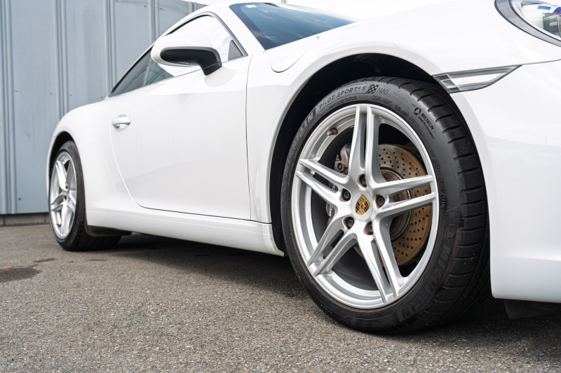 ポルシェ 911(Type991.2) ｶﾚﾗ　MY17 後期ﾓﾃﾞﾙ ﾌﾞﾗｯｸﾚｻﾞｰｼｰﾄ ｼｰﾄﾋｰﾀｰ PCMﾅﾋﾞ ﾌﾙｾｸﾞTV AppleCarPlay PASM ﾊﾟﾄﾞﾙｼﾌﾄ ｷｾﾉﾝ ﾊﾟｰｸｱｼｽﾄ TPM ｶﾚﾗ19ｲﾝﾁAW　2年保証