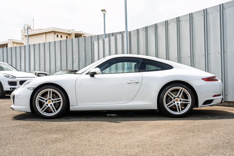 ポルシェ 911(Type991.2) ｶﾚﾗ　MY17 後期ﾓﾃﾞﾙ ﾌﾞﾗｯｸﾚｻﾞｰｼｰﾄ ｼｰﾄﾋｰﾀｰ PCMﾅﾋﾞ ﾌﾙｾｸﾞTV AppleCarPlay PASM ﾊﾟﾄﾞﾙｼﾌﾄ ｷｾﾉﾝ ﾊﾟｰｸｱｼｽﾄ TPM ｶﾚﾗ19ｲﾝﾁAW　2年保証