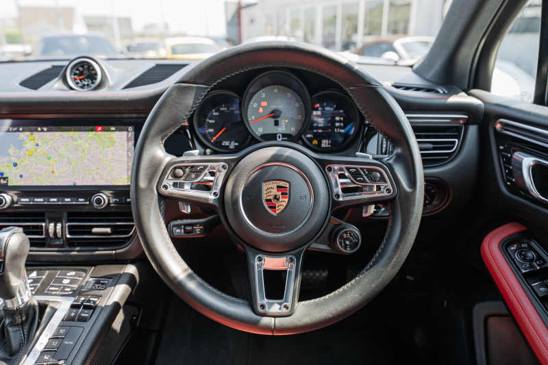 ポルシェ マカン S ｽﾎﾟｰﾂｸﾛﾉPKG　ﾚｻﾞｰPKG(ﾌﾞﾗｯｸ/ｶﾞｰﾈｯﾄﾚｯﾄﾞ) ﾋｰﾀｰ&ﾍﾞﾝﾁﾚｰﾀｰ ﾊﾟﾉﾗﾏSR PCMﾅﾋﾞ CarPlay PDLS+ PASM ｴﾝﾄﾘｰﾄﾞﾗｲﾌﾞ ACC ﾏｶﾝﾀｰﾎﾞ20ｲﾝﾁAW　2年保証