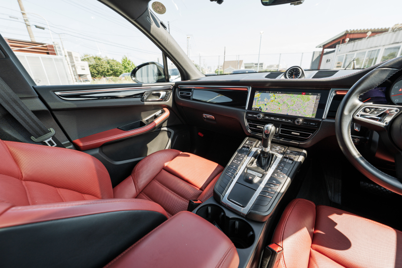 ポルシェ マカン S ｽﾎﾟｰﾂｸﾛﾉPKG　ﾚｻﾞｰPKG(ﾌﾞﾗｯｸ/ｶﾞｰﾈｯﾄﾚｯﾄﾞ) ﾋｰﾀｰ&ﾍﾞﾝﾁﾚｰﾀｰ ﾊﾟﾉﾗﾏSR PCMﾅﾋﾞ CarPlay PDLS+ PASM ｴﾝﾄﾘｰﾄﾞﾗｲﾌﾞ ACC ﾏｶﾝﾀｰﾎﾞ20ｲﾝﾁAW　2年保証