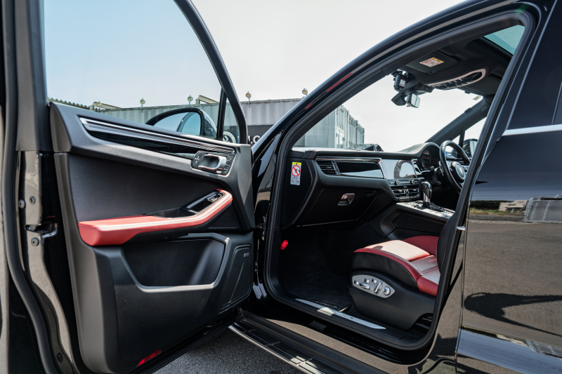 ポルシェ マカン S ｽﾎﾟｰﾂｸﾛﾉPKG　ﾚｻﾞｰPKG(ﾌﾞﾗｯｸ/ｶﾞｰﾈｯﾄﾚｯﾄﾞ) ﾋｰﾀｰ&ﾍﾞﾝﾁﾚｰﾀｰ ﾊﾟﾉﾗﾏSR PCMﾅﾋﾞ CarPlay PDLS+ PASM ｴﾝﾄﾘｰﾄﾞﾗｲﾌﾞ ACC ﾏｶﾝﾀｰﾎﾞ20ｲﾝﾁAW　2年保証