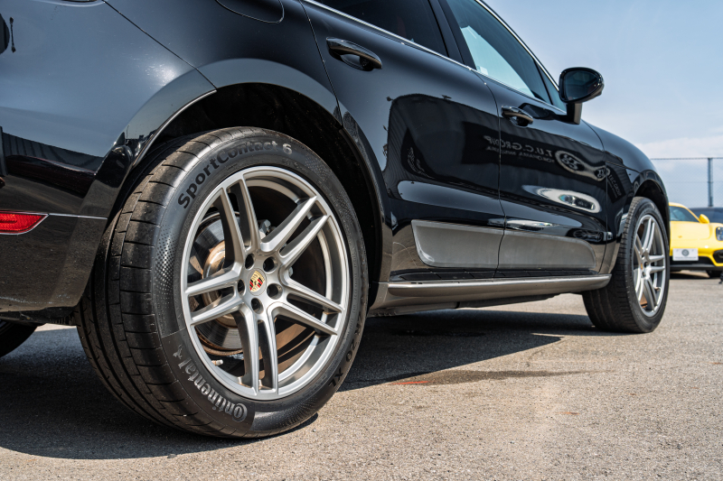 ポルシェ マカン S ｽﾎﾟｰﾂｸﾛﾉPKG　ﾚｻﾞｰPKG(ﾌﾞﾗｯｸ/ｶﾞｰﾈｯﾄﾚｯﾄﾞ) ﾋｰﾀｰ&ﾍﾞﾝﾁﾚｰﾀｰ ﾊﾟﾉﾗﾏSR PCMﾅﾋﾞ CarPlay PDLS+ PASM ｴﾝﾄﾘｰﾄﾞﾗｲﾌﾞ ACC ﾏｶﾝﾀｰﾎﾞ20ｲﾝﾁAW　2年保証