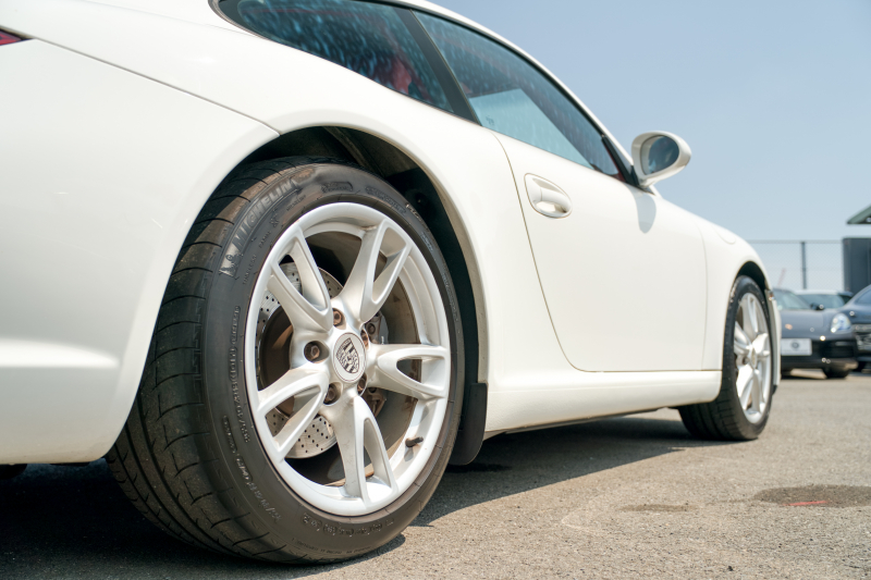 ポルシェ 911(Type997) ｶﾚﾗ ｽﾎﾟｰﾂｸﾛﾉPKG　後期ﾓﾃﾞﾙ ｶﾚﾗﾚｯﾄﾞﾅﾁｭﾗﾙﾚｻﾞｰｲﾝﾃﾘｱ ｸﾗﾘｵﾝﾅﾋﾞ ﾌﾙｾｸﾞTV ﾊﾞｯｸｶﾒﾗ PASM ｷｾﾉﾝ&ﾀﾞｲﾅﾐｯｸｺｰﾅﾘﾝｸﾞﾗｲﾄ ｵｰﾄｴｱｺﾝ ｶﾚﾗ18ｲﾝﾁAW　2年保証