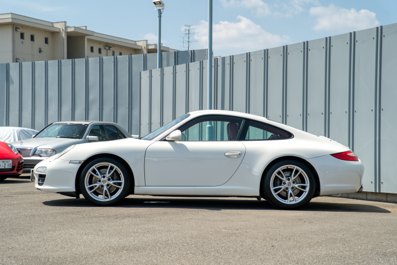 ポルシェ 911(Type997) ｶﾚﾗ ｽﾎﾟｰﾂｸﾛﾉPKG　後期ﾓﾃﾞﾙ ｶﾚﾗﾚｯﾄﾞﾅﾁｭﾗﾙﾚｻﾞｰｲﾝﾃﾘｱ ｸﾗﾘｵﾝﾅﾋﾞ ﾌﾙｾｸﾞTV ﾊﾞｯｸｶﾒﾗ PASM ｷｾﾉﾝ&ﾀﾞｲﾅﾐｯｸｺｰﾅﾘﾝｸﾞﾗｲﾄ ｵｰﾄｴｱｺﾝ ｶﾚﾗ18ｲﾝﾁAW　2年保証