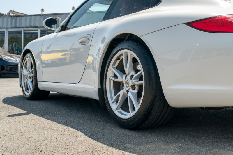 ポルシェ 911(Type997) ｶﾚﾗ ｽﾎﾟｰﾂｸﾛﾉPKG　後期ﾓﾃﾞﾙ ｶﾚﾗﾚｯﾄﾞﾅﾁｭﾗﾙﾚｻﾞｰｲﾝﾃﾘｱ ｸﾗﾘｵﾝﾅﾋﾞ ﾌﾙｾｸﾞTV ﾊﾞｯｸｶﾒﾗ PASM ｷｾﾉﾝ&ﾀﾞｲﾅﾐｯｸｺｰﾅﾘﾝｸﾞﾗｲﾄ ｵｰﾄｴｱｺﾝ ｶﾚﾗ18ｲﾝﾁAW　2年保証