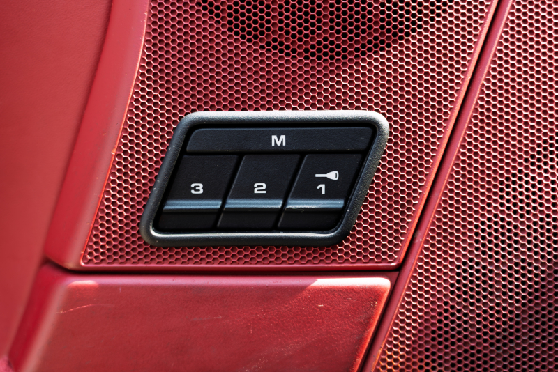 ポルシェ 911(Type997) ｶﾚﾗ ｽﾎﾟｰﾂｸﾛﾉPKG　後期ﾓﾃﾞﾙ ｶﾚﾗﾚｯﾄﾞﾅﾁｭﾗﾙﾚｻﾞｰｲﾝﾃﾘｱ ｸﾗﾘｵﾝﾅﾋﾞ ﾌﾙｾｸﾞTV ﾊﾞｯｸｶﾒﾗ PASM ｷｾﾉﾝ&ﾀﾞｲﾅﾐｯｸｺｰﾅﾘﾝｸﾞﾗｲﾄ ｵｰﾄｴｱｺﾝ ｶﾚﾗ18ｲﾝﾁAW　2年保証