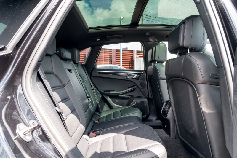 ポルシェ マカン S ｽﾎﾟｰﾂｸﾛﾉPKG　1ｵｰﾅｰ ｱﾀﾞﾌﾟﾃｨﾌﾞｽﾎﾟｰﾂｼｰﾄ ﾋｰﾀｰ ﾊﾟﾉﾗﾏSR PCMﾅﾋﾞ CarPlay PDLS+ PASM ｴﾝﾄﾘｰﾄﾞﾗｲﾌﾞ ACC ﾚｰﾝｷｰﾌﾟTPM ﾏｶﾝS20ｲﾝﾁAW　2年保証