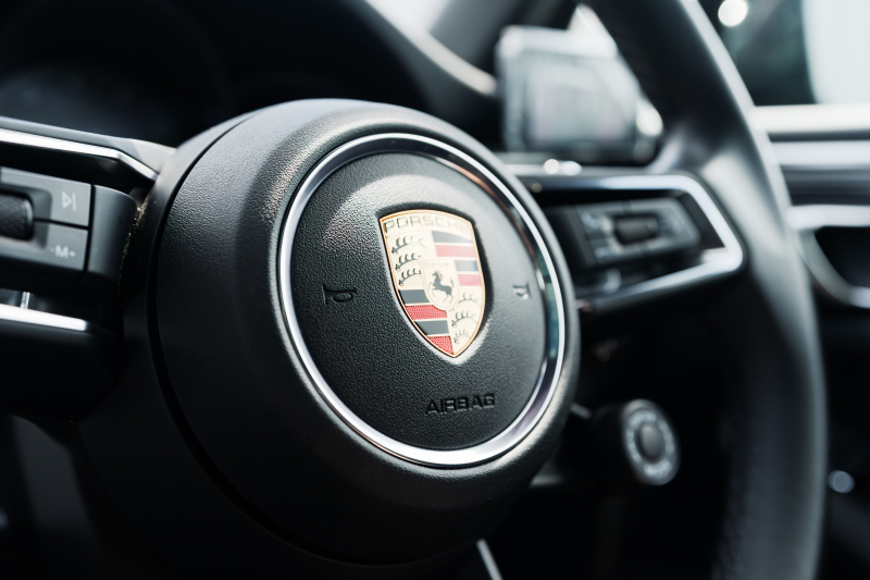 ポルシェ マカン S ｽﾎﾟｰﾂｸﾛﾉPKG　1ｵｰﾅｰ ｱﾀﾞﾌﾟﾃｨﾌﾞｽﾎﾟｰﾂｼｰﾄ ﾋｰﾀｰ ﾊﾟﾉﾗﾏSR PCMﾅﾋﾞ CarPlay PDLS+ PASM ｴﾝﾄﾘｰﾄﾞﾗｲﾌﾞ ACC ﾚｰﾝｷｰﾌﾟTPM ﾏｶﾝS20ｲﾝﾁAW　2年保証