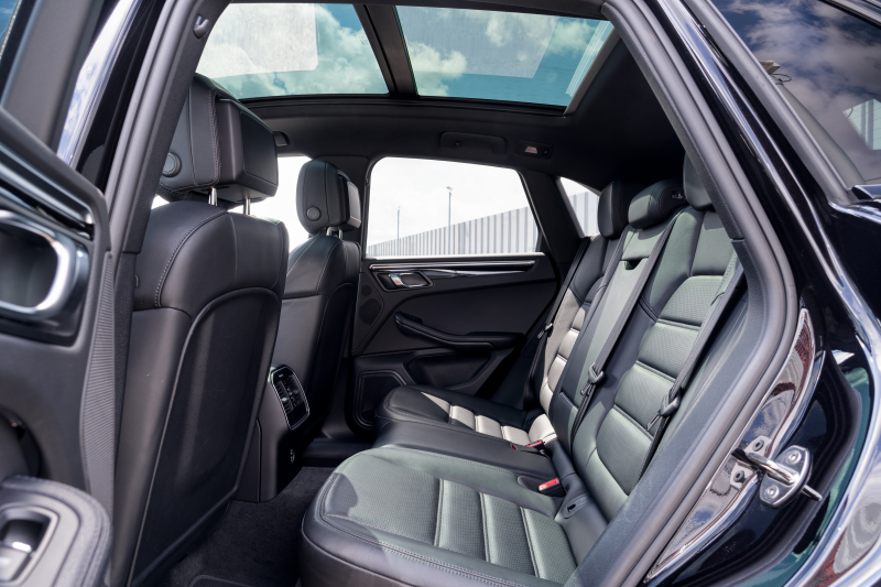 ポルシェ マカン S ｽﾎﾟｰﾂｸﾛﾉPKG　1ｵｰﾅｰ ｱﾀﾞﾌﾟﾃｨﾌﾞｽﾎﾟｰﾂｼｰﾄ ﾋｰﾀｰ ﾊﾟﾉﾗﾏSR PCMﾅﾋﾞ CarPlay PDLS+ PASM ｴﾝﾄﾘｰﾄﾞﾗｲﾌﾞ ACC ﾚｰﾝｷｰﾌﾟTPM ﾏｶﾝS20ｲﾝﾁAW　2年保証