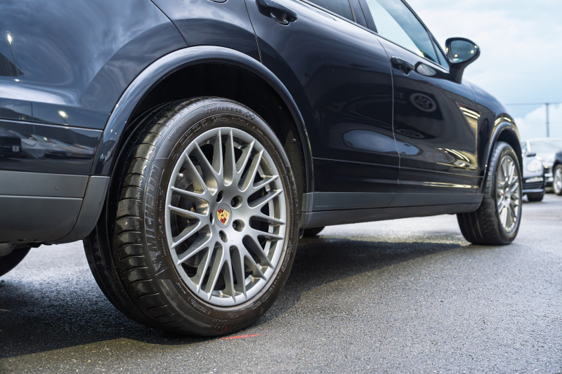 ポルシェ カイエン ﾌﾟﾗﾁﾅｴﾃﾞｨｼｮﾝ　特別仕様車 1ｵｰﾅｰ 後期ﾓﾃﾞﾙ ﾌﾞﾗｯｸﾊｰﾌﾚｻﾞｰ PCMﾅﾋﾞ 地ﾃﾞｼﾞﾁｭｰﾅｰ CarPlay PDLS BOSE ｸﾙｺﾝ ﾊﾟｰｸｱｼｽﾄ RSｽﾊﾟｲﾀﾞｰ20ｲﾝﾁAW　2年保証