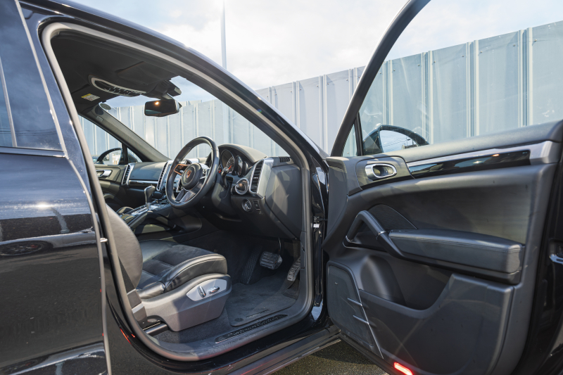 ポルシェ カイエン ﾌﾟﾗﾁﾅｴﾃﾞｨｼｮﾝ　特別仕様車 1ｵｰﾅｰ 後期ﾓﾃﾞﾙ ﾌﾞﾗｯｸﾊｰﾌﾚｻﾞｰ PCMﾅﾋﾞ 地ﾃﾞｼﾞﾁｭｰﾅｰ CarPlay PDLS BOSE ｸﾙｺﾝ ﾊﾟｰｸｱｼｽﾄ RSｽﾊﾟｲﾀﾞｰ20ｲﾝﾁAW　2年保証