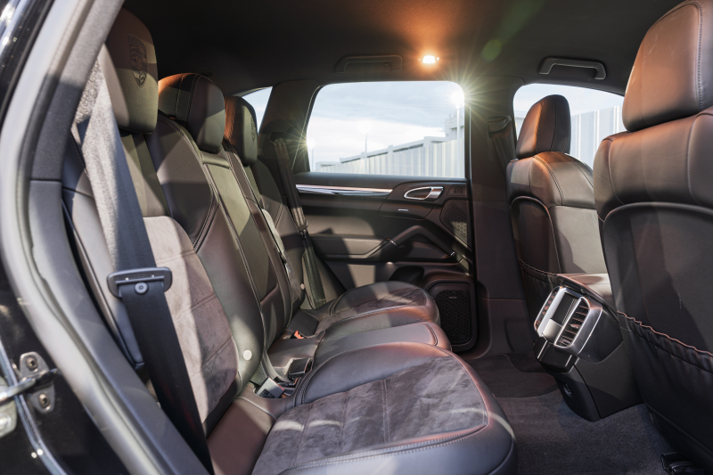 ポルシェ カイエン ﾌﾟﾗﾁﾅｴﾃﾞｨｼｮﾝ　特別仕様車 1ｵｰﾅｰ 後期ﾓﾃﾞﾙ ﾌﾞﾗｯｸﾊｰﾌﾚｻﾞｰ PCMﾅﾋﾞ 地ﾃﾞｼﾞﾁｭｰﾅｰ CarPlay PDLS BOSE ｸﾙｺﾝ ﾊﾟｰｸｱｼｽﾄ RSｽﾊﾟｲﾀﾞｰ20ｲﾝﾁAW　2年保証