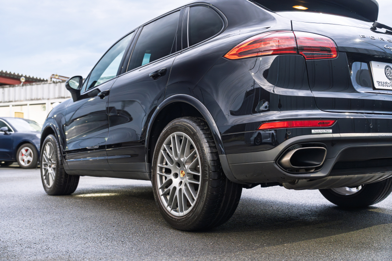 ポルシェ カイエン ﾌﾟﾗﾁﾅｴﾃﾞｨｼｮﾝ　特別仕様車 1ｵｰﾅｰ 後期ﾓﾃﾞﾙ ﾌﾞﾗｯｸﾊｰﾌﾚｻﾞｰ PCMﾅﾋﾞ 地ﾃﾞｼﾞﾁｭｰﾅｰ CarPlay PDLS BOSE ｸﾙｺﾝ ﾊﾟｰｸｱｼｽﾄ RSｽﾊﾟｲﾀﾞｰ20ｲﾝﾁAW　2年保証