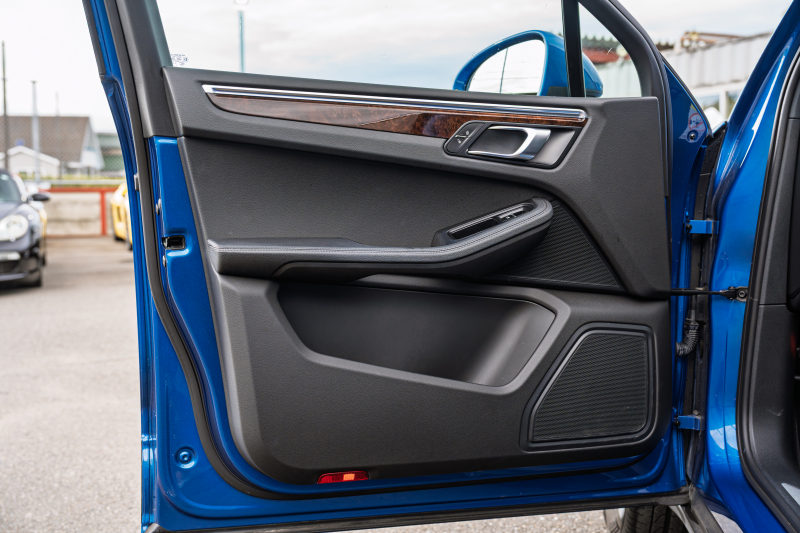 ポルシェ マカン S　ﾌﾞﾗｯｸﾊｰﾌﾚｻﾞｰｼｰﾄ ｸﾗﾘｵﾝﾅﾋﾞ ﾌﾙｾｸﾞTV BTｵｰﾃﾞｨｵ PDLS/ｷｾﾉﾝﾗｲﾄ ﾊﾟｰｸｱｼｽﾄ ｵｰﾄﾃｰﾙｹﾞｰﾄ ｶﾗｰｸﾚｽﾄｾﾝﾀｰｷｬｯﾌﾟ ﾏｶﾝﾀｰﾎﾞ19ｲﾝﾁAW　2年保証