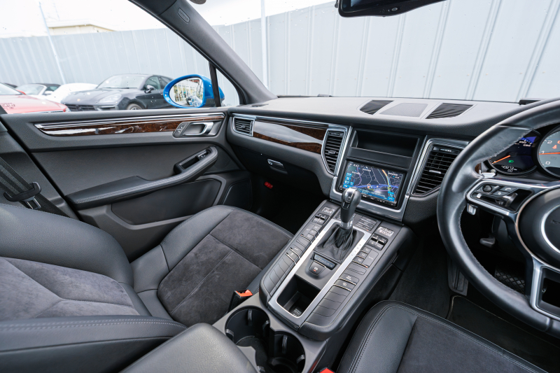 ポルシェ マカン S　ﾌﾞﾗｯｸﾊｰﾌﾚｻﾞｰｼｰﾄ ｸﾗﾘｵﾝﾅﾋﾞ ﾌﾙｾｸﾞTV BTｵｰﾃﾞｨｵ PDLS/ｷｾﾉﾝﾗｲﾄ ﾊﾟｰｸｱｼｽﾄ ｵｰﾄﾃｰﾙｹﾞｰﾄ ｶﾗｰｸﾚｽﾄｾﾝﾀｰｷｬｯﾌﾟ ﾏｶﾝﾀｰﾎﾞ19ｲﾝﾁAW　2年保証