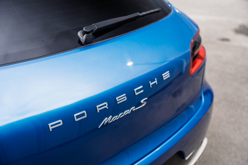 ポルシェ マカン S　ﾌﾞﾗｯｸﾊｰﾌﾚｻﾞｰｼｰﾄ ｸﾗﾘｵﾝﾅﾋﾞ ﾌﾙｾｸﾞTV BTｵｰﾃﾞｨｵ PDLS/ｷｾﾉﾝﾗｲﾄ ﾊﾟｰｸｱｼｽﾄ ｵｰﾄﾃｰﾙｹﾞｰﾄ ｶﾗｰｸﾚｽﾄｾﾝﾀｰｷｬｯﾌﾟ ﾏｶﾝﾀｰﾎﾞ19ｲﾝﾁAW　2年保証