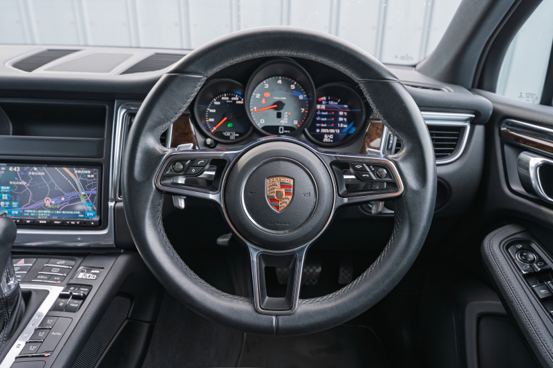 ポルシェ マカン S　ﾌﾞﾗｯｸﾊｰﾌﾚｻﾞｰｼｰﾄ ｸﾗﾘｵﾝﾅﾋﾞ ﾌﾙｾｸﾞTV BTｵｰﾃﾞｨｵ PDLS/ｷｾﾉﾝﾗｲﾄ ﾊﾟｰｸｱｼｽﾄ ｵｰﾄﾃｰﾙｹﾞｰﾄ ｶﾗｰｸﾚｽﾄｾﾝﾀｰｷｬｯﾌﾟ ﾏｶﾝﾀｰﾎﾞ19ｲﾝﾁAW　2年保証