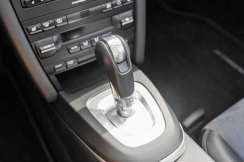 ポルシェ ボクスター S ｽﾎﾟｰﾂｸﾛﾉPKG　後期ﾓﾃﾞﾙ ﾌﾞﾗｯｸﾊｰﾌﾚｻﾞｰｼｰﾄ ｼｰﾄﾋｰﾀｰ ﾌﾞﾗｯｸｿﾌﾄﾄｯﾌﾟ ｸﾗﾘｵﾝﾅﾋﾞTV ﾀﾞｲﾅﾐｯｸｺｰﾅﾘﾝｸﾞﾗｲﾄ ｸﾙｺﾝ ｵｰﾄｴｱｺﾝ ｹｲﾏﾝS18ｲﾝﾁAW　2年保証