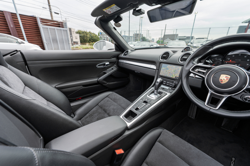 ポルシェ 718 ボクスター ﾍﾞｰｽｸﾞﾚｰﾄﾞ ｽﾎﾟｰﾂｸﾛﾉPKG　ﾌﾞﾗｯｸﾊｰﾌﾚｻﾞｰｼｰﾄ ｼｰﾄﾋｰﾀｰ ﾌﾞﾗｯｸｿﾌﾄﾄｯﾌﾟ PCMﾅﾋﾞ CarPlay ｷｾﾉﾝ ｵｰﾄｴｱｺﾝ TPM ﾊﾟｰｸｱｼｽﾄ 電格ﾐﾗｰ ﾎﾞｸｽﾀｰ18ｲﾝﾁAW　2年保証