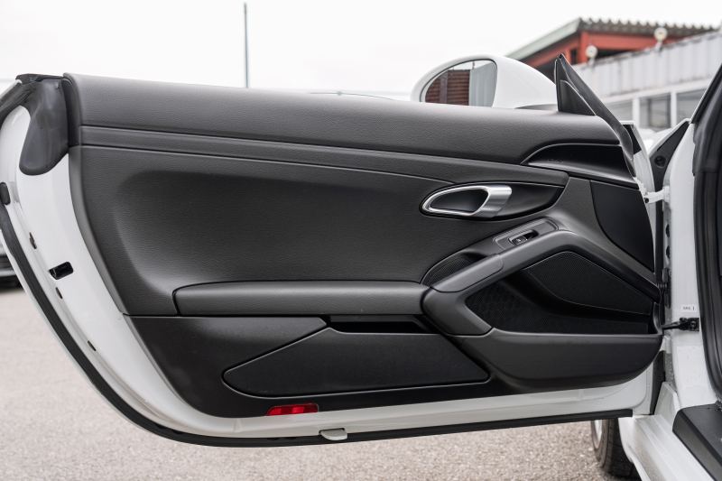 ポルシェ 718 ボクスター ﾍﾞｰｽｸﾞﾚｰﾄﾞ ｽﾎﾟｰﾂｸﾛﾉPKG　ﾌﾞﾗｯｸﾊｰﾌﾚｻﾞｰｼｰﾄ ｼｰﾄﾋｰﾀｰ ﾌﾞﾗｯｸｿﾌﾄﾄｯﾌﾟ PCMﾅﾋﾞ CarPlay ｷｾﾉﾝ ｵｰﾄｴｱｺﾝ TPM ﾊﾟｰｸｱｼｽﾄ 電格ﾐﾗｰ ﾎﾞｸｽﾀｰ18ｲﾝﾁAW　2年保証