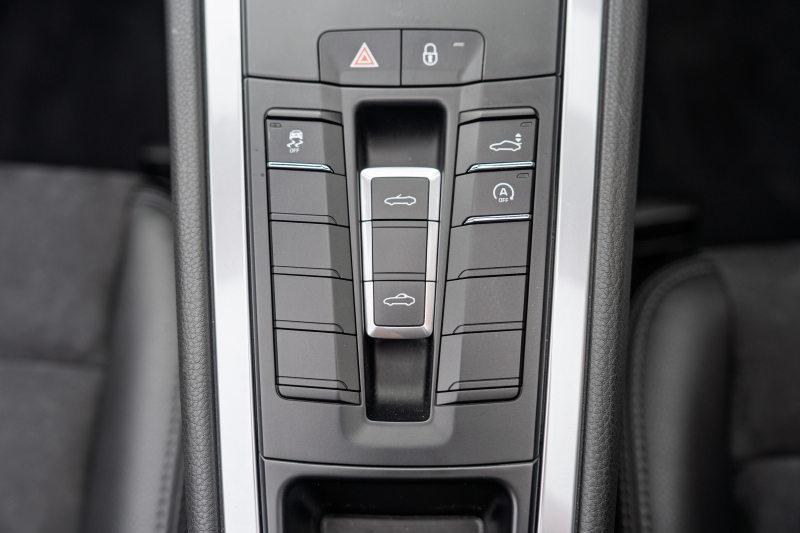 ポルシェ 718 ボクスター ﾍﾞｰｽｸﾞﾚｰﾄﾞ ｽﾎﾟｰﾂｸﾛﾉPKG　ﾌﾞﾗｯｸﾊｰﾌﾚｻﾞｰｼｰﾄ ｼｰﾄﾋｰﾀｰ ﾌﾞﾗｯｸｿﾌﾄﾄｯﾌﾟ PCMﾅﾋﾞ CarPlay ｷｾﾉﾝ ｵｰﾄｴｱｺﾝ TPM ﾊﾟｰｸｱｼｽﾄ 電格ﾐﾗｰ ﾎﾞｸｽﾀｰ18ｲﾝﾁAW　2年保証