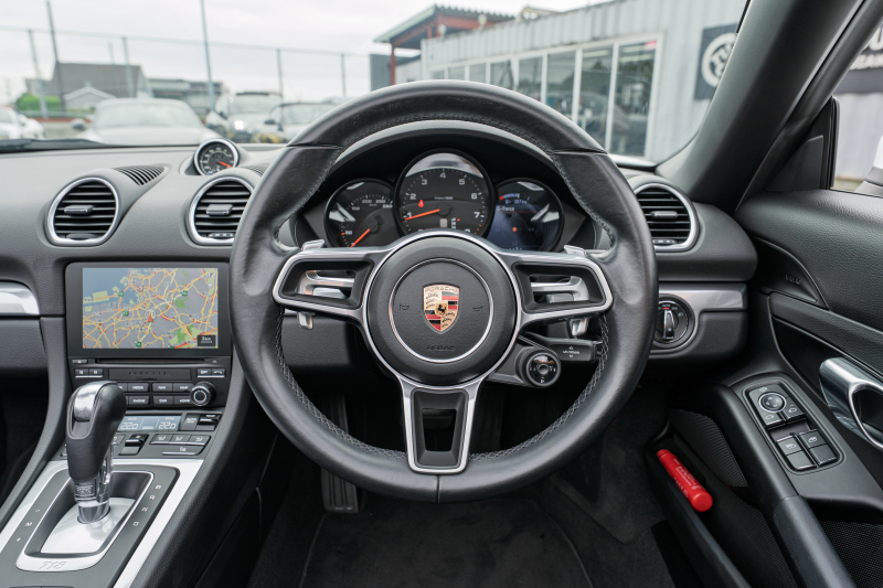 ポルシェ 718 ボクスター ﾍﾞｰｽｸﾞﾚｰﾄﾞ ｽﾎﾟｰﾂｸﾛﾉPKG　ﾌﾞﾗｯｸﾊｰﾌﾚｻﾞｰｼｰﾄ ｼｰﾄﾋｰﾀｰ ﾌﾞﾗｯｸｿﾌﾄﾄｯﾌﾟ PCMﾅﾋﾞ CarPlay ｷｾﾉﾝ ｵｰﾄｴｱｺﾝ TPM ﾊﾟｰｸｱｼｽﾄ 電格ﾐﾗｰ ﾎﾞｸｽﾀｰ18ｲﾝﾁAW　2年保証