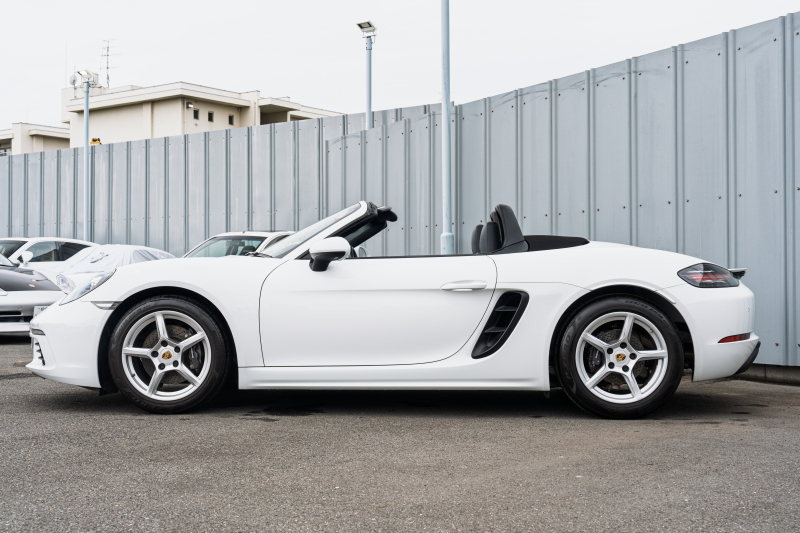 ポルシェ 718 ボクスター ﾍﾞｰｽｸﾞﾚｰﾄﾞ ｽﾎﾟｰﾂｸﾛﾉPKG　ﾌﾞﾗｯｸﾊｰﾌﾚｻﾞｰｼｰﾄ ｼｰﾄﾋｰﾀｰ ﾌﾞﾗｯｸｿﾌﾄﾄｯﾌﾟ PCMﾅﾋﾞ CarPlay ｷｾﾉﾝ ｵｰﾄｴｱｺﾝ TPM ﾊﾟｰｸｱｼｽﾄ 電格ﾐﾗｰ ﾎﾞｸｽﾀｰ18ｲﾝﾁAW　2年保証