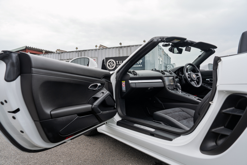 ポルシェ 718 ボクスター ﾍﾞｰｽｸﾞﾚｰﾄﾞ ｽﾎﾟｰﾂｸﾛﾉPKG　ﾌﾞﾗｯｸﾊｰﾌﾚｻﾞｰｼｰﾄ ｼｰﾄﾋｰﾀｰ ﾌﾞﾗｯｸｿﾌﾄﾄｯﾌﾟ PCMﾅﾋﾞ CarPlay ｷｾﾉﾝ ｵｰﾄｴｱｺﾝ TPM ﾊﾟｰｸｱｼｽﾄ 電格ﾐﾗｰ ﾎﾞｸｽﾀｰ18ｲﾝﾁAW　2年保証