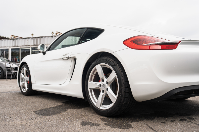 ポルシェ ケイマン(Type981) S　2015年ﾓﾃﾞﾙ ﾌﾞﾗｯｸﾊｰﾌﾚｻﾞｰｼｰﾄ ｼｰﾄﾋｰﾀｰ ｸﾗﾘｵﾝﾅﾋﾞ ﾌﾙｾｸﾞTV ｽﾎﾟｰﾂﾃﾞｻﾞｲﾝｽﾃｱ ｷｾﾉﾝ ｵｰﾄｴｱｺﾝ TPM ｹｲﾏﾝS19ｲﾝﾁAW　2年保証