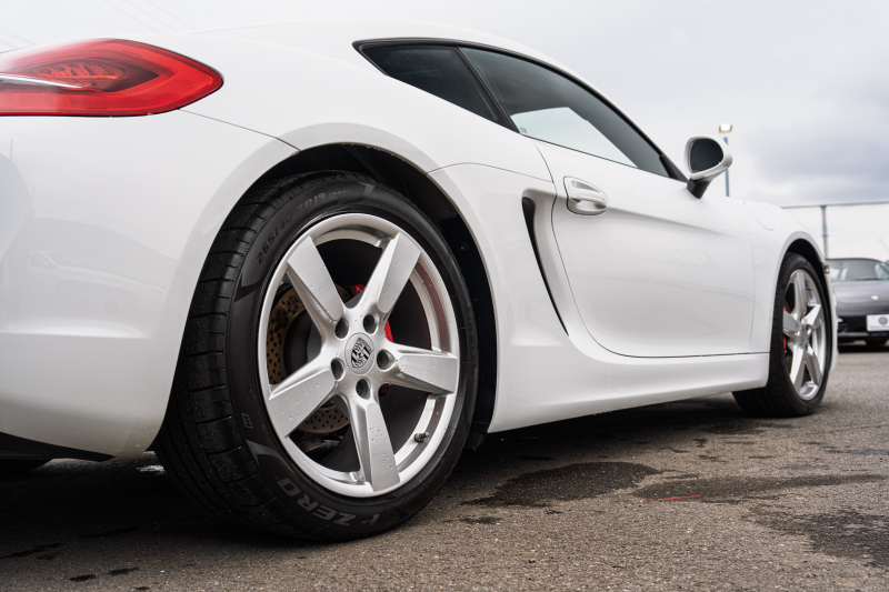 ポルシェ ケイマン(Type981) S　2015年ﾓﾃﾞﾙ ﾌﾞﾗｯｸﾊｰﾌﾚｻﾞｰｼｰﾄ ｼｰﾄﾋｰﾀｰ ｸﾗﾘｵﾝﾅﾋﾞ ﾌﾙｾｸﾞTV ｽﾎﾟｰﾂﾃﾞｻﾞｲﾝｽﾃｱ ｷｾﾉﾝ ｵｰﾄｴｱｺﾝ TPM ｹｲﾏﾝS19ｲﾝﾁAW　2年保証